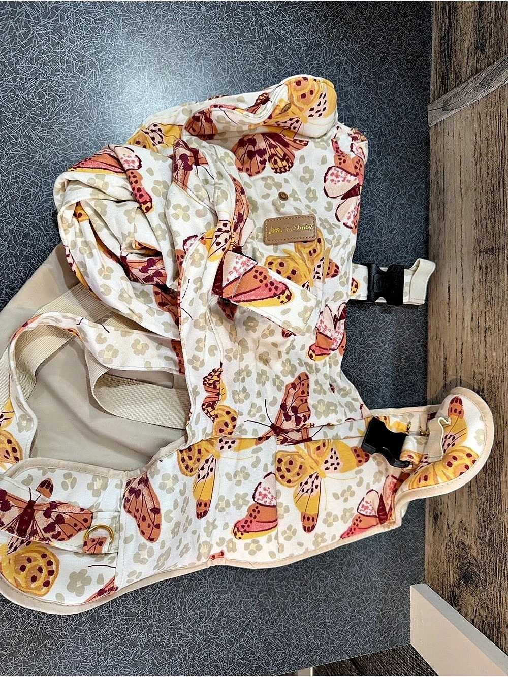 Tushbaby butterfly Pearl Wrap Carrier - Picture 2 of 4